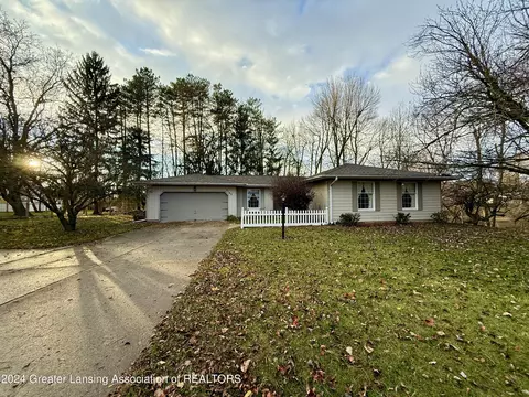 2103 Professor Ln, Lansing, MI 48917