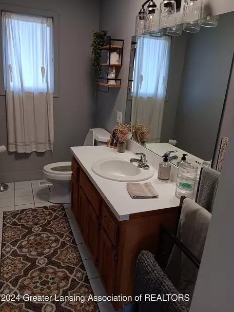 Bath - 100 E Haslett Rd, Haslett, MI 48840 photo 2 of 2