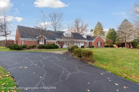 1804 Walnut Heights Dr, East Lansing, MI 48823