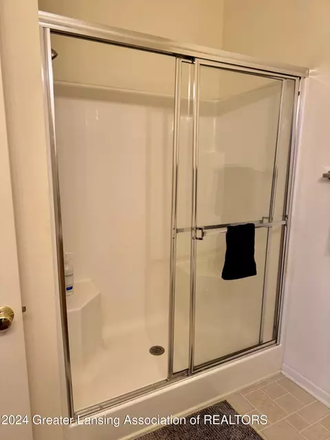 Bath - 609 Worthington Dr, Lansing, MI 48906 photo 2 of 3