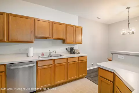 Kitchen - 609 Worthington Dr, Lansing, MI 48906 photo 2 of 3