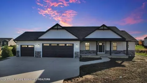 2227 Secretariat Ln, Saint Johns, MI 48879