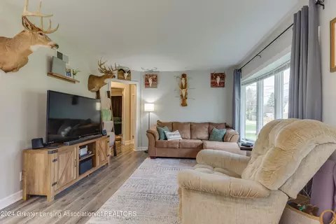 Living - 322 E Sheridan Rd, Lansing, MI 48906 photo 2 of 2