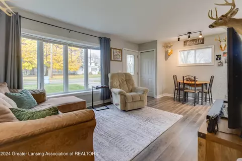 Living - 322 E Sheridan Rd, Lansing, MI 48906 photo 1 of 2