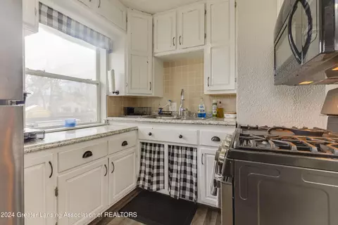 Kitchen - 322 E Sheridan Rd, Lansing, MI 48906 photo 1 of 2