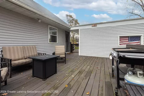 Exterior - 322 E Sheridan Rd, Lansing, MI 48906 photo 4 of 5