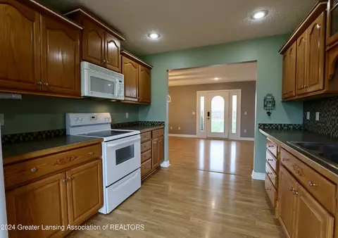Kitchen - 7930 S Francis Rd, Dewitt, MI 48820 photo 3 of 3