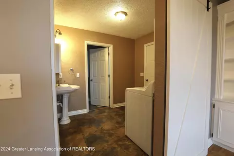 Entry Way - 7930 S Francis Rd, Dewitt, MI 48820 photo 2 of 2
