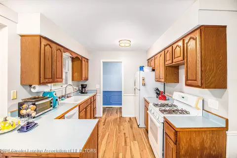 Kitchen - 919 Eugenia Dr, Mason, MI 48854 photo 1 of 1