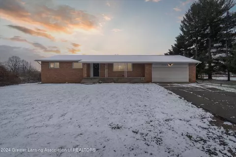 4596 E Grand River Ave, Webberville, MI 48892