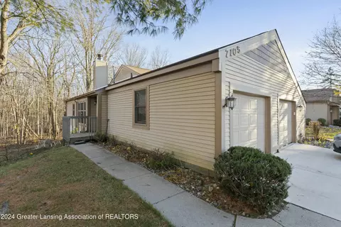 7105 Medallion Dr, Lansing, MI 48917
