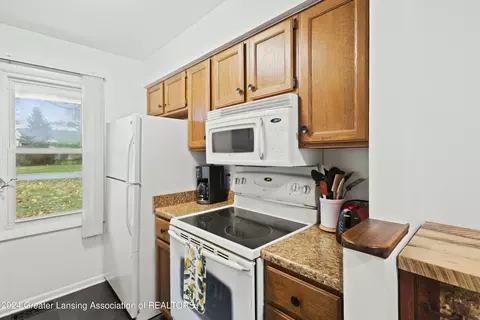 7346 Creekside Dr, Lansing, MI 48917 photo 6