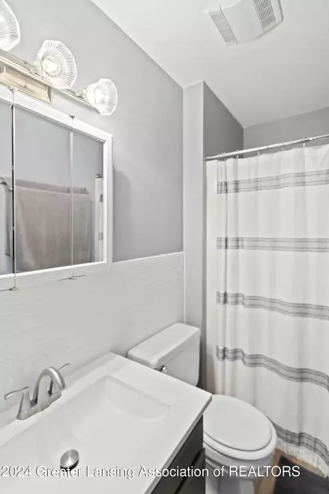 7346 Creekside Dr, Lansing, MI 48917 photo 23