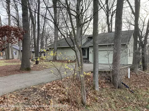 4374 Congdon Dr, Williamston, MI 48895