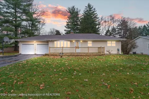 1818 Harvey Dr, Williamston, MI 48895