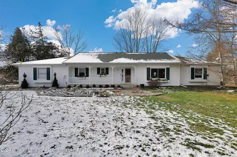 2607 Hagadorn Rd, Mason, MI 48854