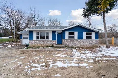 635 N Cedar St, Mason, MI 48854