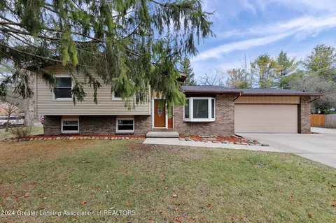 5900 Perrine Rd, Midland, MI 48640