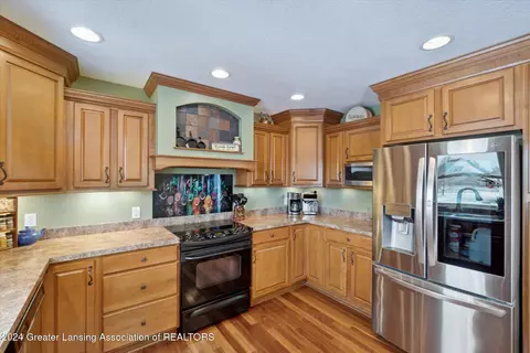 Kitchen - 2152 Winners Cir, Saint Johns, MI 48879 photo 4 of 7