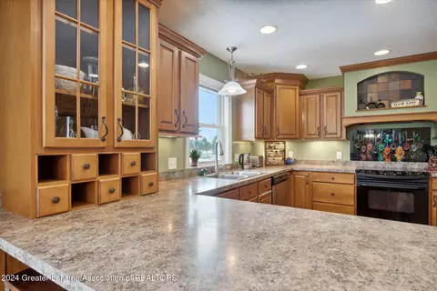 Kitchen - 2152 Winners Cir, Saint Johns, MI 48879 photo 7 of 7