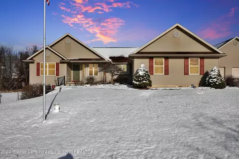1348 Tori Trl, Charlotte, MI 48813