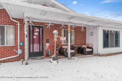 Exterior - 110 W Willow St, Perry, MI 48872 photo 1 of 3