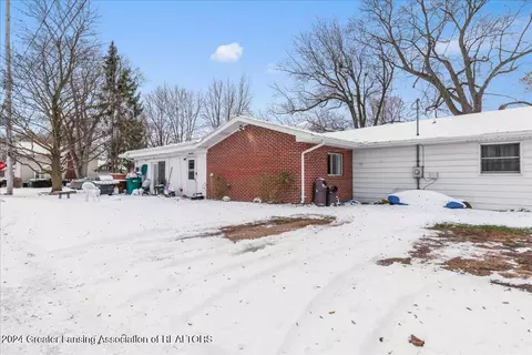 Exterior - 110 W Willow St, Perry, MI 48872 photo 2 of 3
