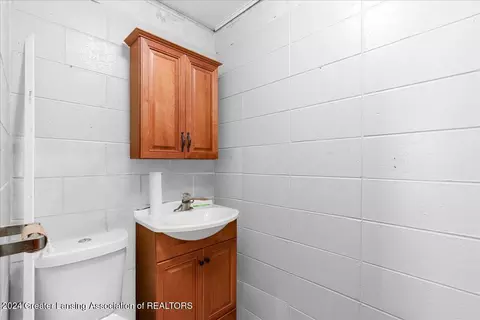 Bath - 110 W Willow St, Perry, MI 48872 photo 1 of 3