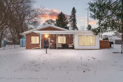 110 W Willow St, Perry, MI 48872