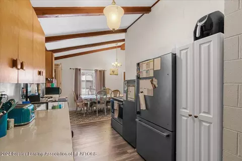 Entry Way - 110 W Willow St, Perry, MI 48872 photo 2 of 4