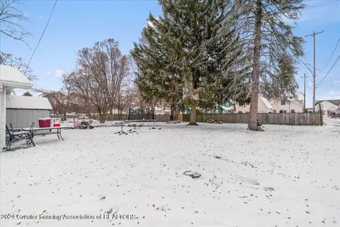 Exterior - 110 W Willow St, Perry, MI 48872 photo 3 of 3