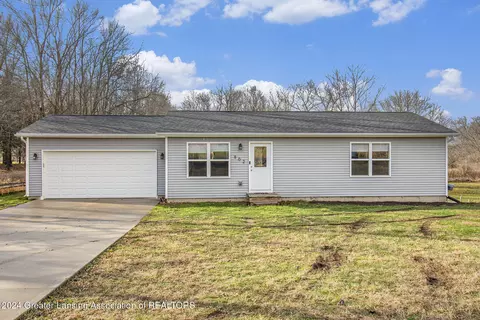 802 S Waverly Rd, Eaton Rapids, MI 48827