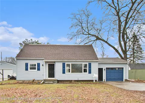 3123 S Deerfield Ave, Lansing, MI 48911