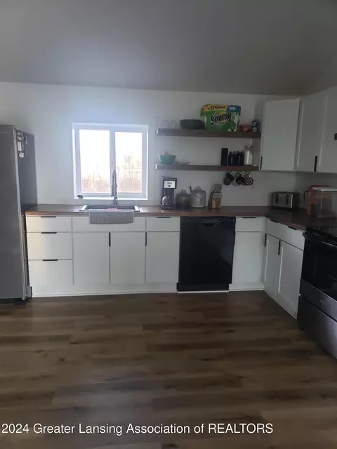 Kitchen - 4206 Hydon Rd, Olivet, MI 49076 photo 2 of 2