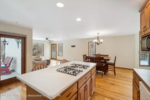 Kitchen - 14725 Nichols Rd, Bath, MI 48808 photo 3 of 4