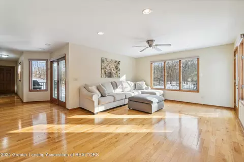 Living - 14725 Nichols Rd, Bath, MI 48808 photo 3 of 6