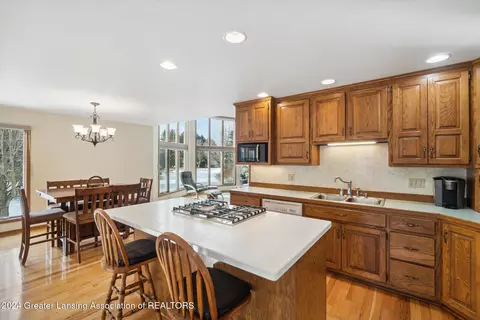 Kitchen - 14725 Nichols Rd, Bath, MI 48808 photo 2 of 4