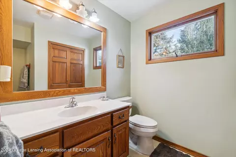 Bath - 14725 Nichols Rd, Bath, MI 48808 photo 1 of 4