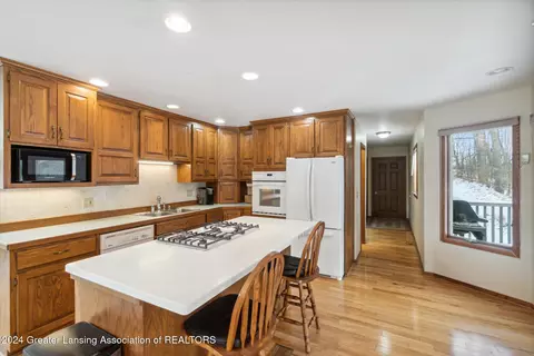 Kitchen - 14725 Nichols Rd, Bath, MI 48808 photo 1 of 4