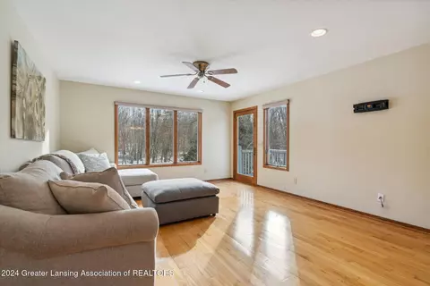 Living - 14725 Nichols Rd, Bath, MI 48808 photo 4 of 6