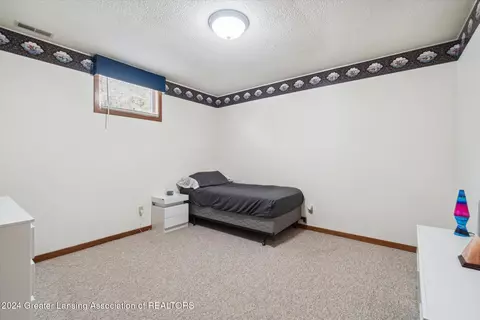 Bedroom - 14725 Nichols Rd, Bath, MI 48808 photo 4 of 5