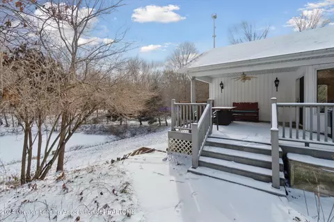 Exterior - 14725 Nichols Rd, Bath, MI 48808 photo 6 of 8