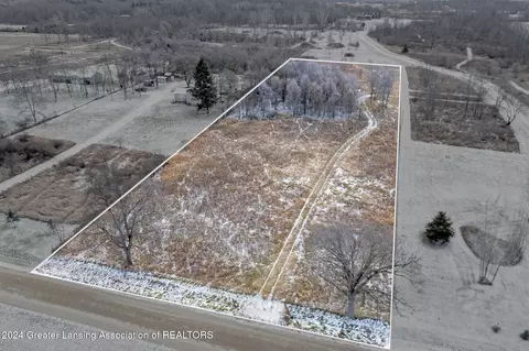 3407 W County Line Rd, Saint Johns, MI 48879