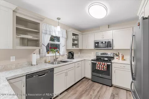 Kitchen - 1286 W Webb Rd, Dewitt, MI 48820 photo 2 of 3
