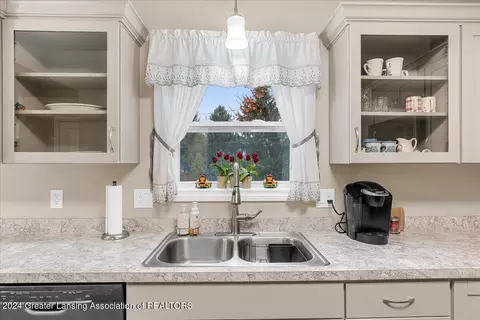 Kitchen - 1286 W Webb Rd, Dewitt, MI 48820 photo 3 of 3