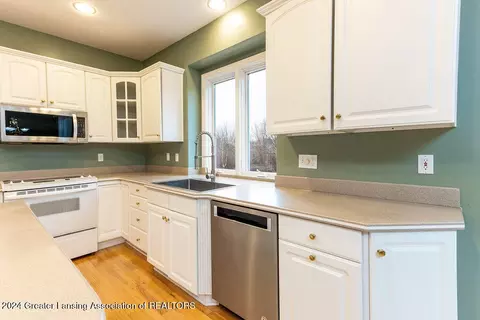 5569 Wild Iris Ln, Haslett, MI 48840 photo 22