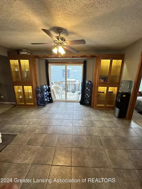 Dining - 312 E Cavanaugh Rd, Lansing, MI 48910 photo 1 of 1