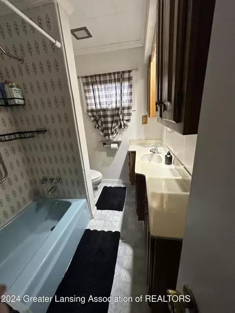 Bath - 312 E Cavanaugh Rd, Lansing, MI 48910 photo 2 of 3