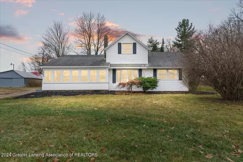 9983 Carlisle Hwy, Vermontville, MI 49096
