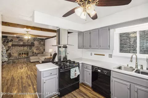 15296 Ann Dr, Bath, MI 48808 photo 6